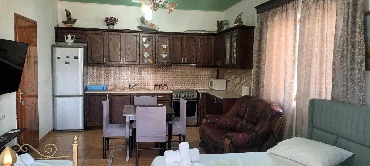 Apartments Resul Pushi Ксамил Екстериор снимка